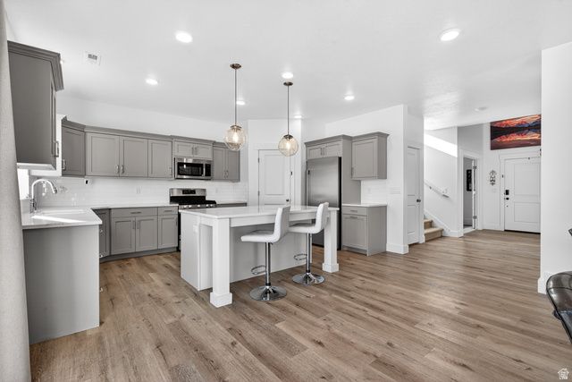 2429 W 2900 N, Farr West, UT 84404