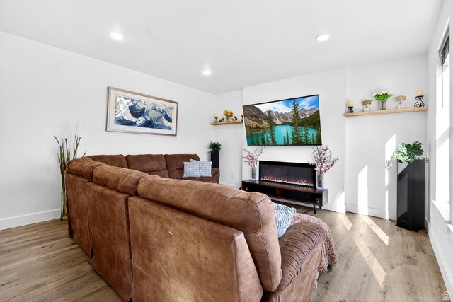 2429 W 2900 N, Farr West, UT 84404