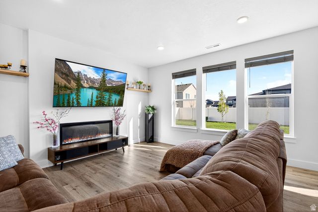 2429 W 2900 N, Farr West, UT 84404