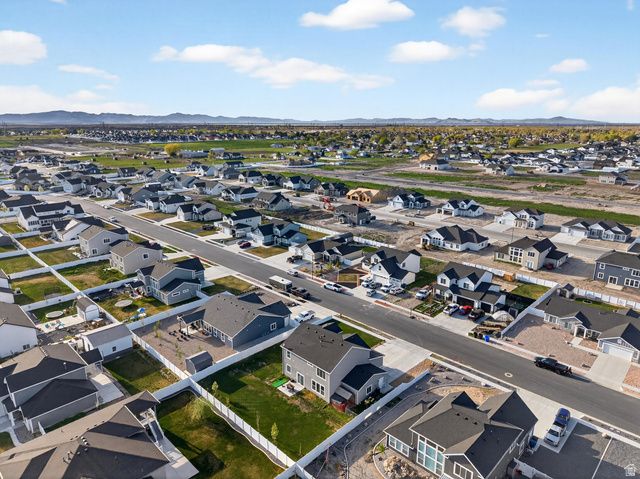 2429 W 2900 N, Farr West, UT 84404