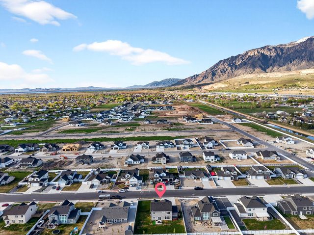 2429 W 2900 N, Farr West, UT 84404