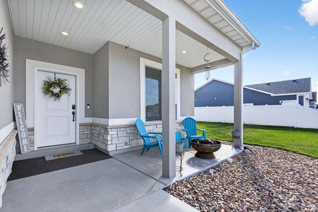 2429 W 2900 N, Farr West, UT 84404