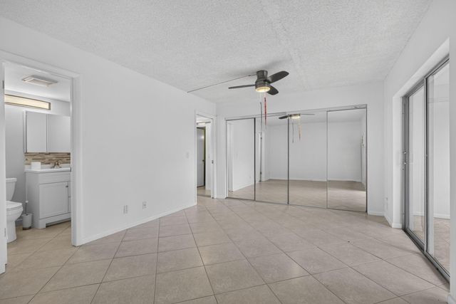127 Chatham F, West Palm Beach, FL 33417