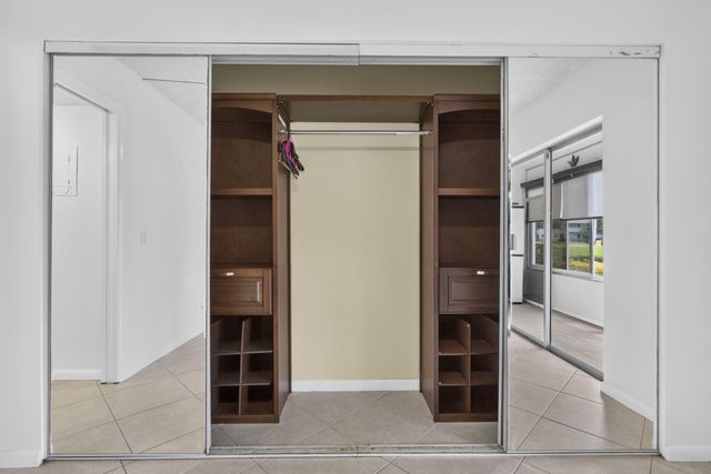 127 Chatham F, West Palm Beach, FL 33417