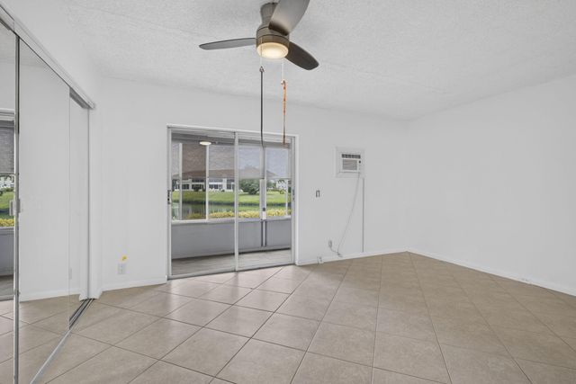 127 Chatham F, West Palm Beach, FL 33417