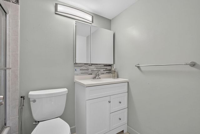 127 Chatham F, West Palm Beach, FL 33417