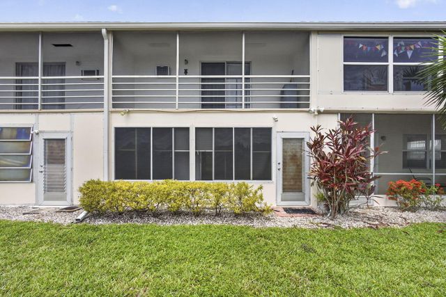 127 Chatham F, West Palm Beach, FL 33417