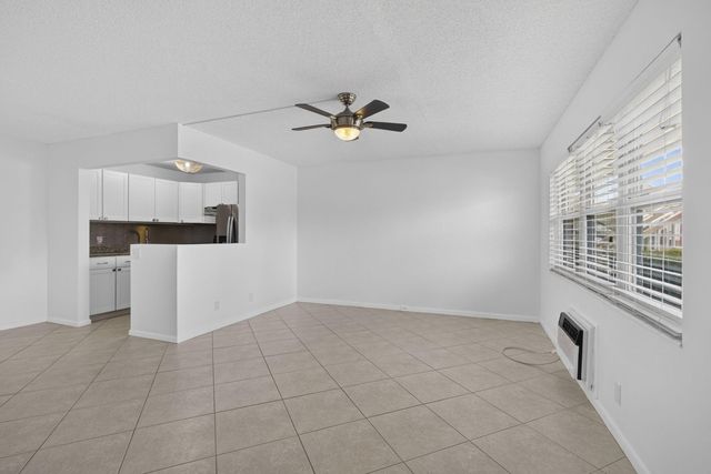 127 Chatham F, West Palm Beach, FL 33417