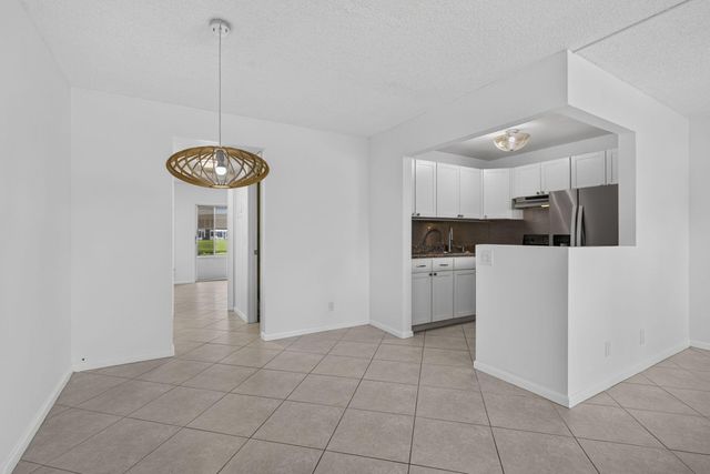 127 Chatham F, West Palm Beach, FL 33417