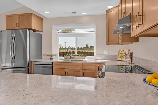 825 E Decatur Avenue, Fresno, CA 93720