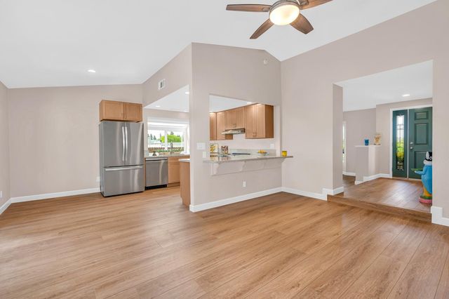 825 E Decatur Avenue, Fresno, CA 93720