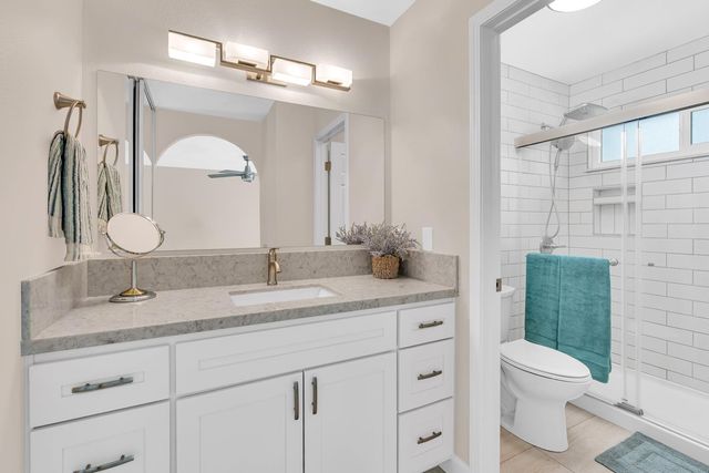 825 E Decatur Avenue, Fresno, CA 93720