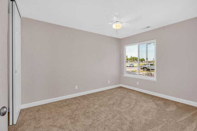 825 E Decatur Avenue, Fresno, CA 93720