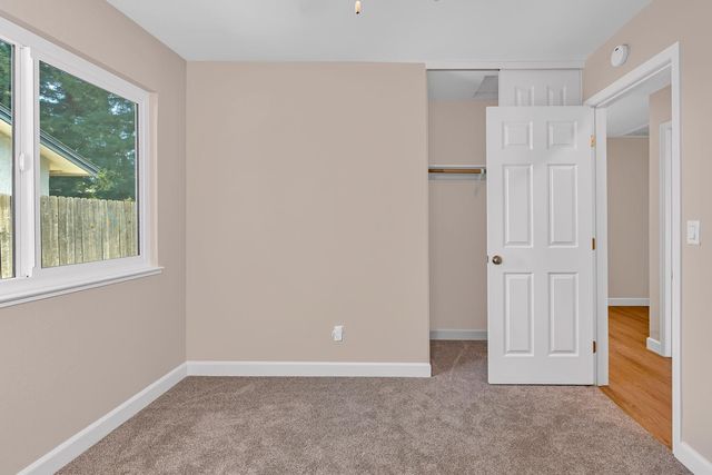 825 E Decatur Avenue, Fresno, CA 93720