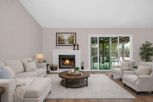 825 E Decatur Avenue, Fresno, CA 93720