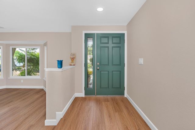 825 E Decatur Avenue, Fresno, CA 93720