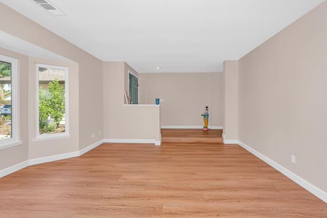 825 E Decatur Avenue, Fresno, CA 93720