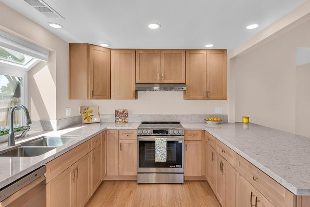 825 E Decatur Avenue, Fresno, CA 93720