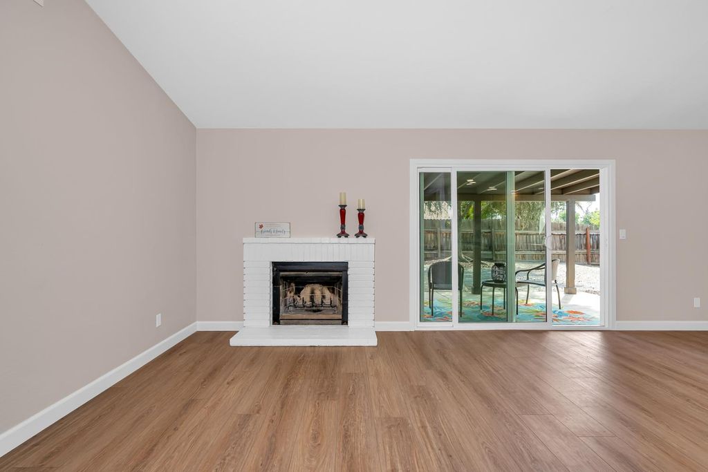 Image 15 of property listing at 825 E Decatur Avenue, Fresno, CA 93720