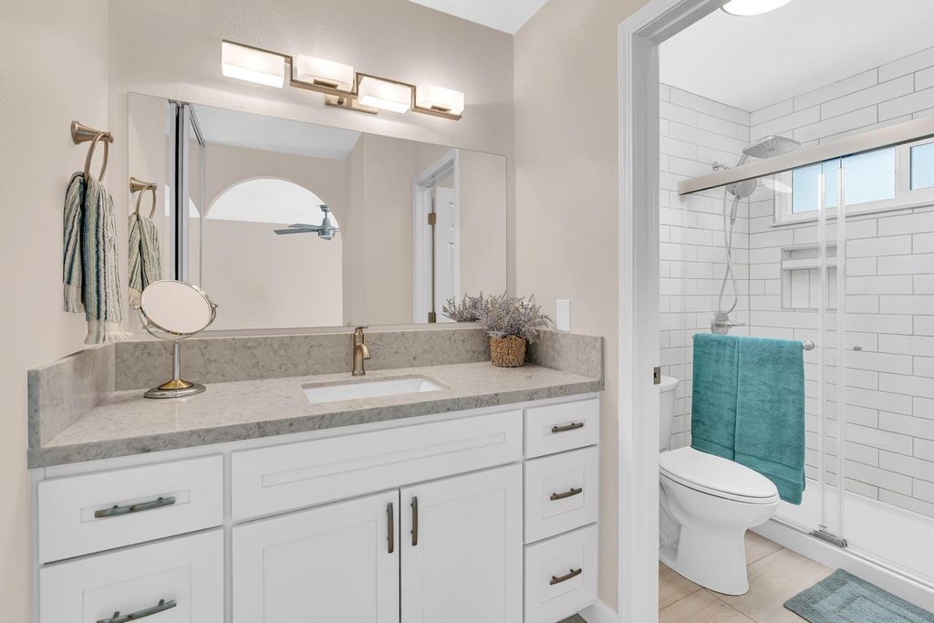 Image 20 of property listing at 825 E Decatur Avenue, Fresno, CA 93720