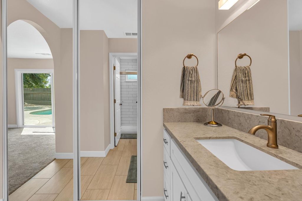 Image 22 of property listing at 825 E Decatur Avenue, Fresno, CA 93720