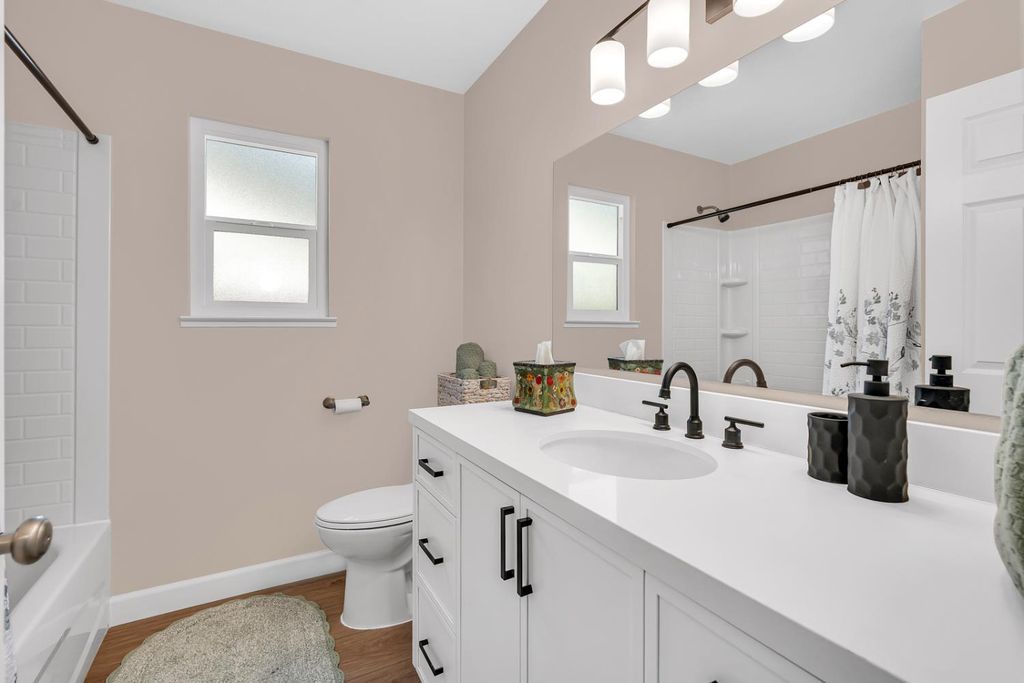 Image 27 of property listing at 825 E Decatur Avenue, Fresno, CA 93720