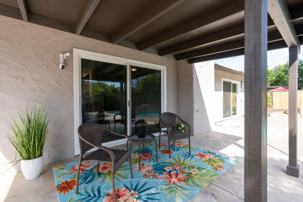 Image 28 of property listing at 825 E Decatur Avenue, Fresno, CA 93720