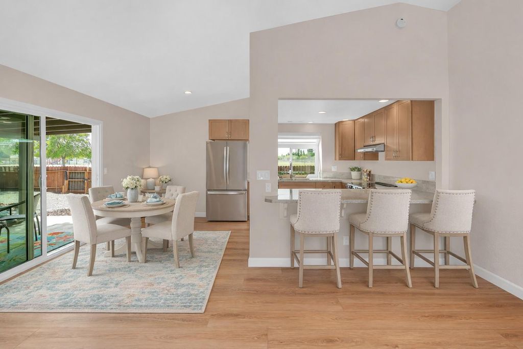 Image 40 of property listing at 825 E Decatur Avenue, Fresno, CA 93720