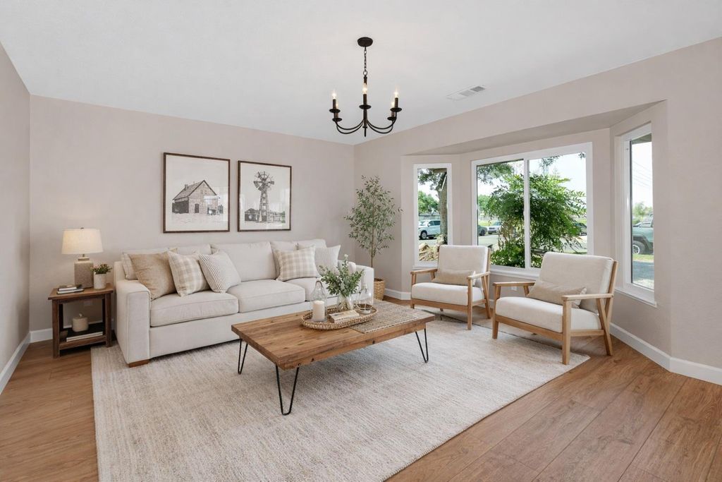 Image 42 of property listing at 825 E Decatur Avenue, Fresno, CA 93720