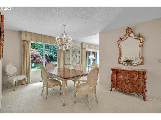 21 WESTMINSTER Dr, Lake Oswego, OR 97034