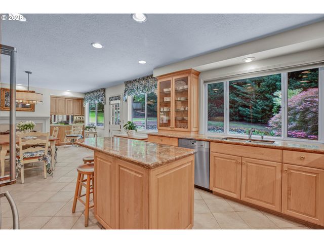 21 WESTMINSTER Dr, Lake Oswego, OR 97034