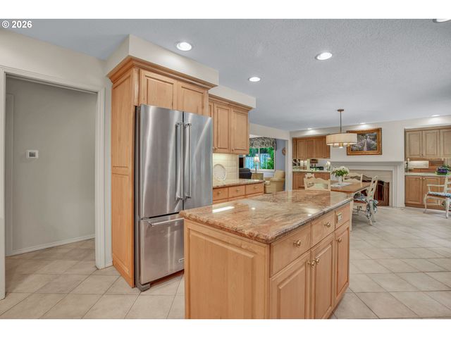 21 WESTMINSTER Dr, Lake Oswego, OR 97034