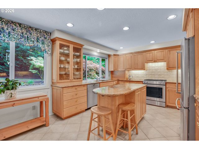 21 WESTMINSTER Dr, Lake Oswego, OR 97034