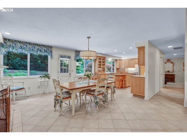 21 WESTMINSTER Dr, Lake Oswego, OR 97034