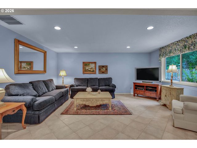 21 WESTMINSTER Dr, Lake Oswego, OR 97034