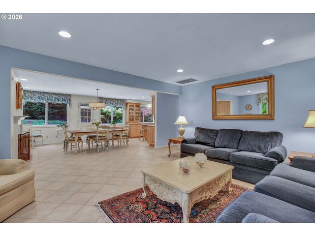 21 WESTMINSTER Dr, Lake Oswego, OR 97034