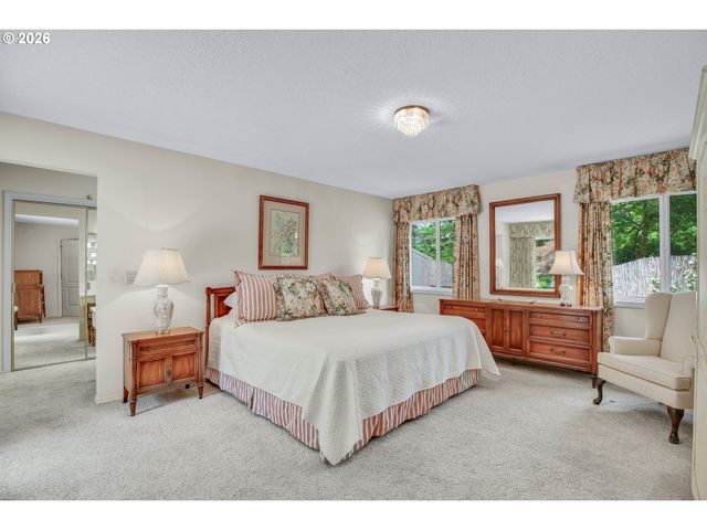 21 WESTMINSTER Dr, Lake Oswego, OR 97034