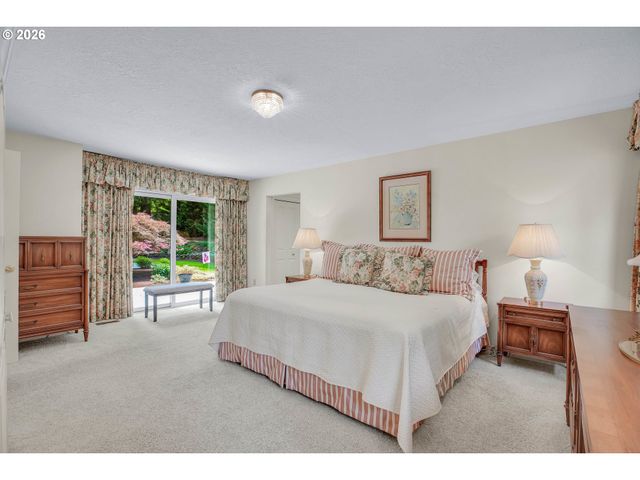 21 WESTMINSTER Dr, Lake Oswego, OR 97034