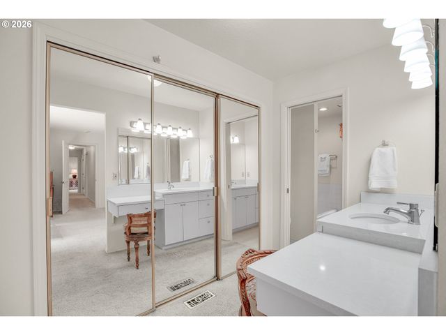21 WESTMINSTER Dr, Lake Oswego, OR 97034