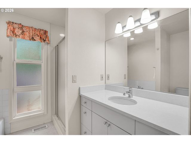 21 WESTMINSTER Dr, Lake Oswego, OR 97034