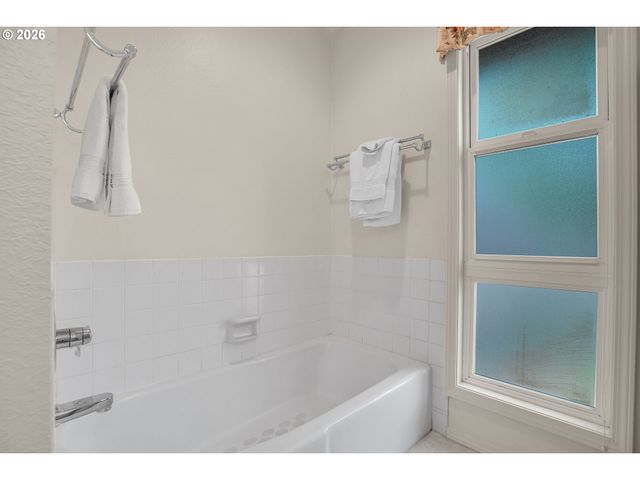 21 WESTMINSTER Dr, Lake Oswego, OR 97034