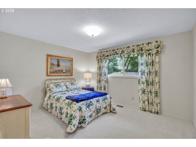 21 WESTMINSTER Dr, Lake Oswego, OR 97034