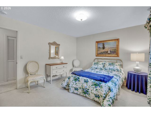 21 WESTMINSTER Dr, Lake Oswego, OR 97034