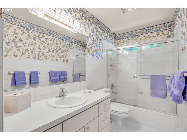 21 WESTMINSTER Dr, Lake Oswego, OR 97034