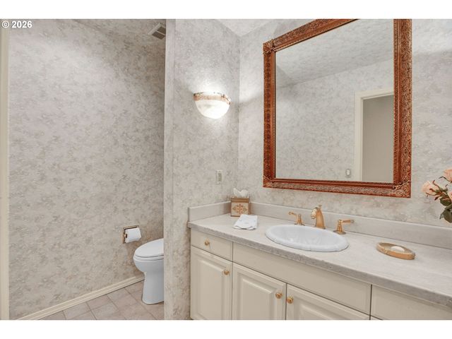 21 WESTMINSTER Dr, Lake Oswego, OR 97034