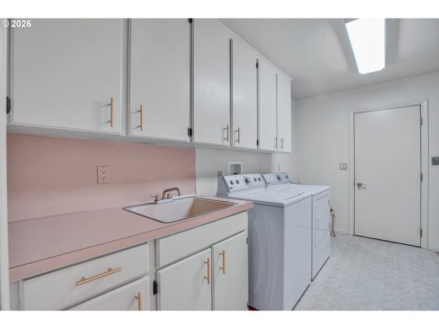 21 WESTMINSTER Dr, Lake Oswego, OR 97034