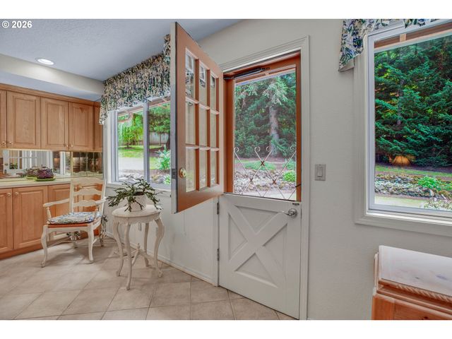 21 WESTMINSTER Dr, Lake Oswego, OR 97034
