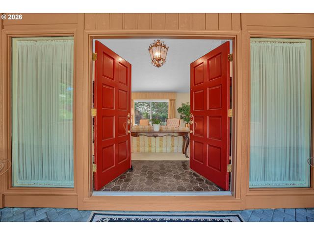 21 WESTMINSTER Dr, Lake Oswego, OR 97034