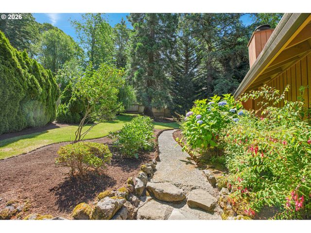 21 WESTMINSTER Dr, Lake Oswego, OR 97034