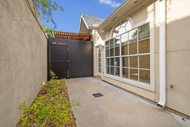3030 Eastside Street, Houston, TX 77098